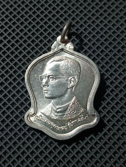 ประกันแท้..เหรียญ ร.9ปี 2530,ร.10ปี 2515..เนื้อเงินแท้เดิมสภาพสุดเยี่ยม รูปที่ 7