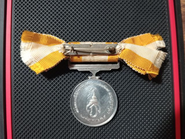 ประกันแท้..เหรียญ ร.9ปี 2530,ร.10ปี 2515..เนื้อเงินแท้เดิมสภาพสุดเยี่ยม รูปที่ 10