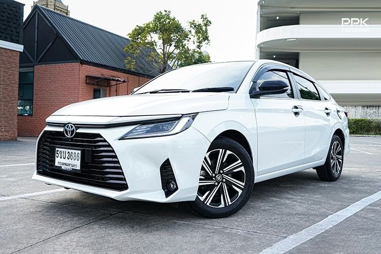 Toyota Yaris ATIV 2023 1.2 Premium Luxury Sedan เบนซิน ไม่ติดแก๊ส เกียร์อัตโนมัติ ขาว