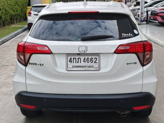 Honda HR-V 2015 1.8 E Sedan เบนซิน ไม่ติดแก๊ส เกียร์อัตโนมัติ ขาว รูปที่ 4