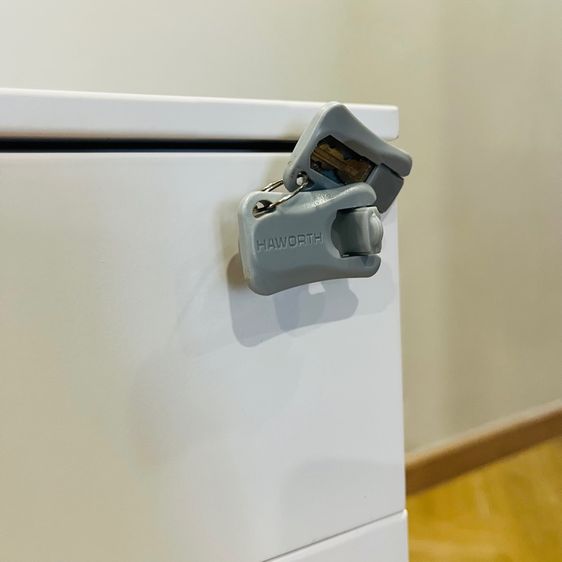 Haworth White Metal Mobile Pedestal. รูปที่ 4