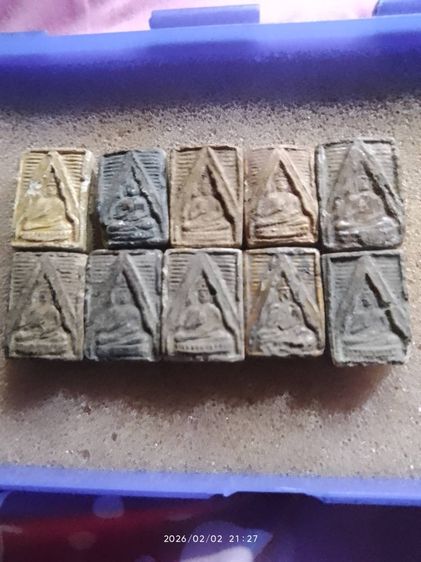 พระปากน้ำพระเก๋าบนหิ้งพระของปู่หายาก