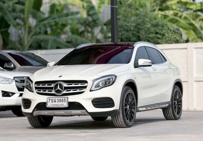 รถ Mercedes-Benz GLA-Class GLA250 สี ขาว