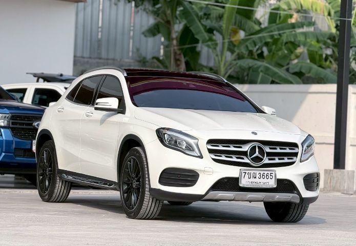 Mercedes-Benz GLA-Class 2018 GLA250 เบนซิน เกียร์อัตโนมัติ ขาว รูปที่ 2