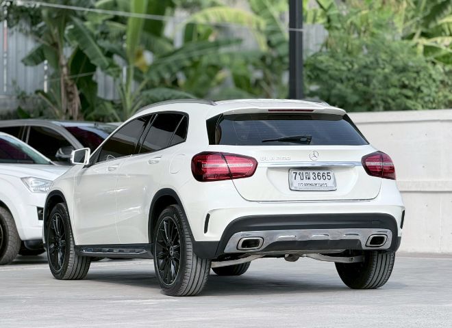 Mercedes-Benz GLA-Class 2018 GLA250 เบนซิน เกียร์อัตโนมัติ ขาว รูปที่ 3