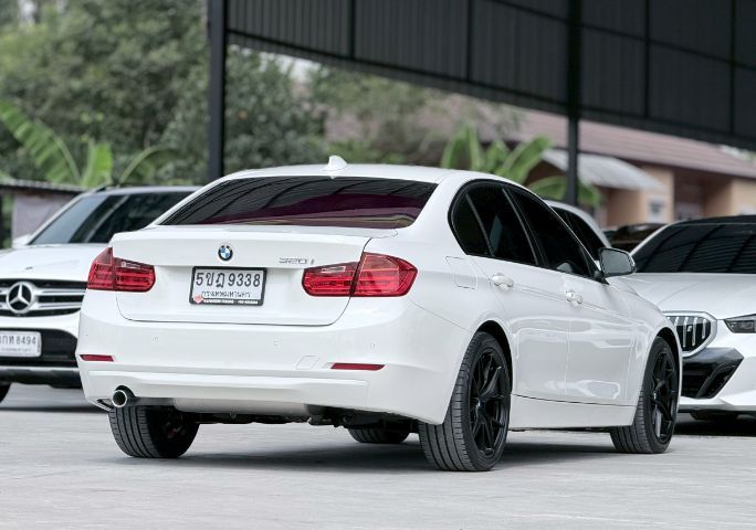 BMW Series 3 2013 320i เบนซิน เกียร์อัตโนมัติ ขาว รูปที่ 3
