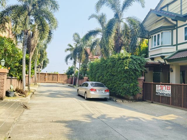 ตกแต่งครบ ใช่ บ้านเดี่ยวลัดดารมย์วัชรพลรัตนโกสินทร์ รูปที่ 2