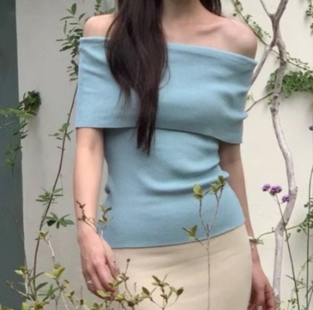 ฟรีไซส์ เสื้อไหมพรม อื่นๆ XINNY TOP : เสื้อปาดไหล่ สีฟ้านม🩵🤍