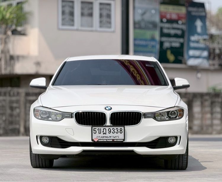BMW Series 3 2013 320i Sedan เบนซิน ไม่ติดแก๊ส เกียร์อัตโนมัติ ขาว รูปที่ 2
