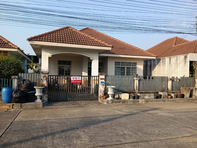 มีบางส่วน ขายบ้านเดี่ยว 1 ชั้น หมู่บ้านวรินทรรังสิต คลอง3  60 ตารางวา