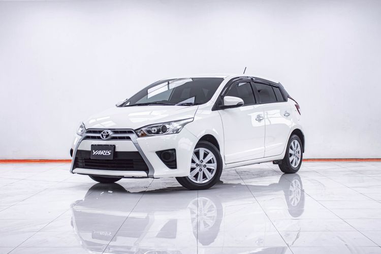 รถ Toyota Yaris 1.2 G สี ขาว