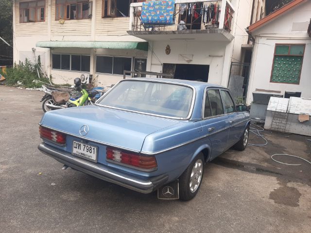 Mercedes-Benz E-Class 1975 E230 Sedan เบนซิน ไม่ติดแก๊ส เกียร์อัตโนมัติ ฟ้า รูปที่ 4