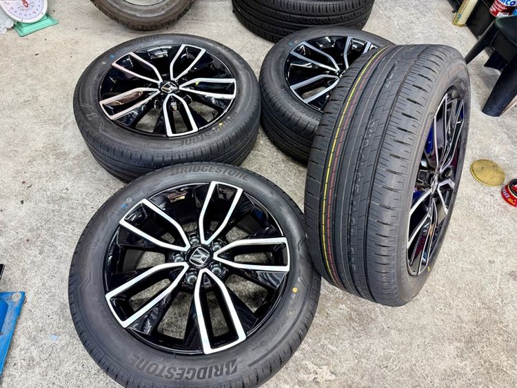 ล้อแม็ก HONDA HRV RS ขอบ 18” ถอดป้ายแดง ยาง BRIDGESTONE 225-50R18 ปี 25 สีเส้นหน้ายางยังอยู่ครบ รูปที่ 2