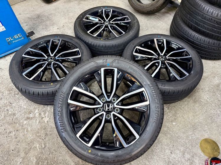 ล้อแม็ก HONDA HRV RS ขอบ 18” ถอดป้ายแดง ยาง BRIDGESTONE 225-50R18 ปี 25 สีเส้นหน้ายางยังอยู่ครบ รูปที่ 3