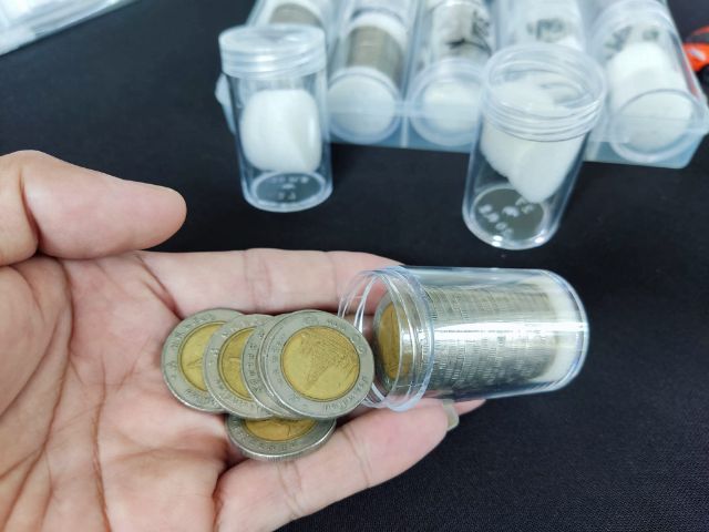 กล่อง หลอดเก็บเหรียญ 10 บาท จำนวน 10 หลอด ตลับเก็บเหรียญ พร้อมกล่อง ใส่ได้ประมาณ 20 เหรียญต่อหลอด
ใส่เหรียญ 10 บาท ค่าส่ง 40บาท 