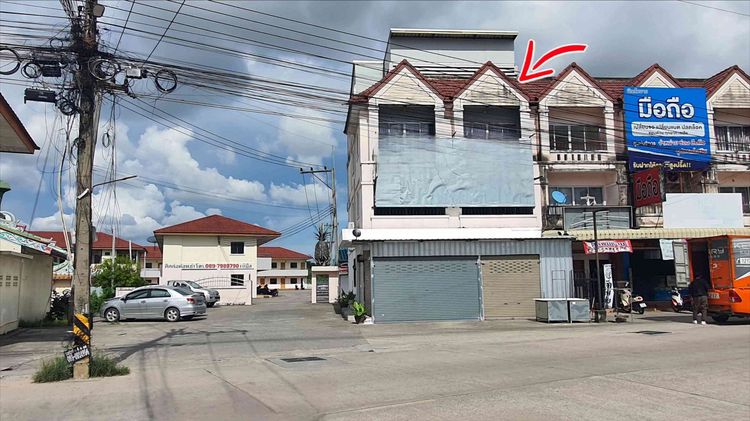 ให้เช่าตึกพาณิชย์ 3 ชั้น  +พร้อมห้องย่อย 9 ห้อง  ทำเลดี ใกล้นิคมฯWHA2-3  โซนจีน , ชลบุรี