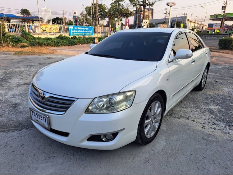 รถ Toyota Camry 2.4 V สี ขาว