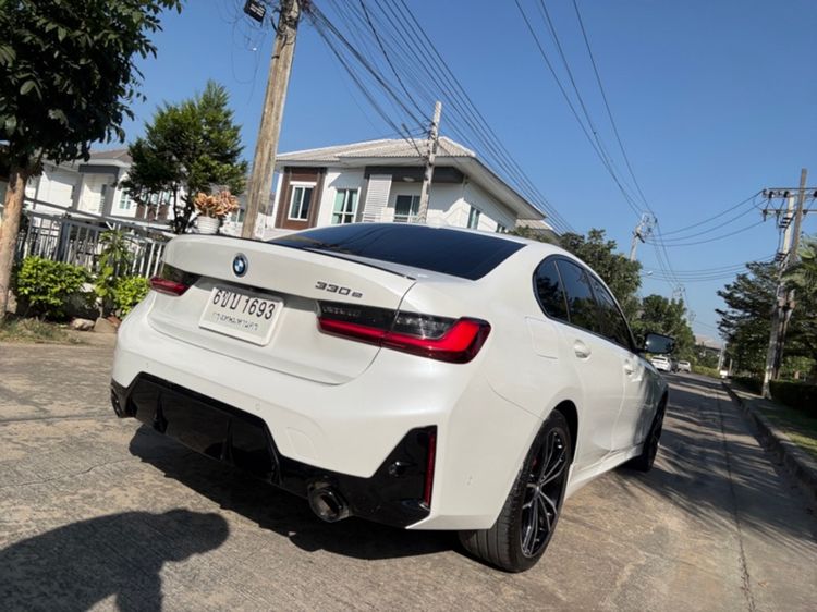 BMW Series 3 2024 330e Sedan ไฮบริด ไม่ติดแก๊ส เกียร์อัตโนมัติ ขาว รูปที่ 4