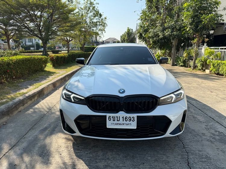 รถ BMW Series 3 330e สี ขาว