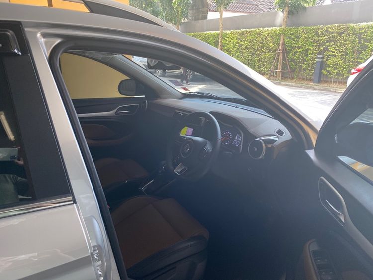 MG ZS 2019 1.5X+ Sunroof Utility-car เบนซิน เกียร์อัตโนมัติ เงิน รูปที่ 4