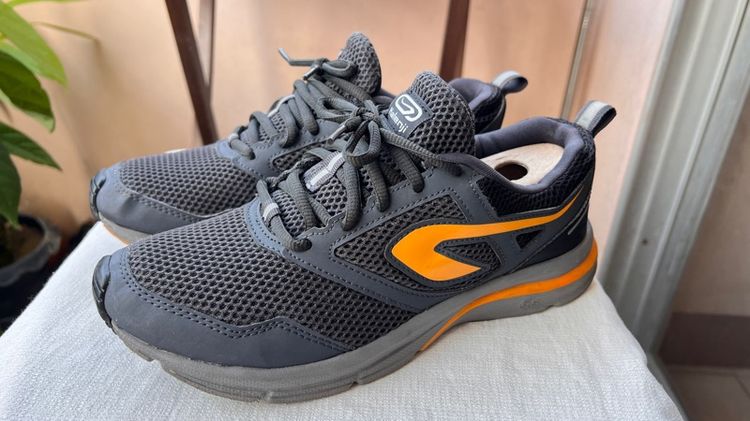 รองเท้าวิ่ง Kalenji รุ่น Run Active (สีดำ-ส้ม)
