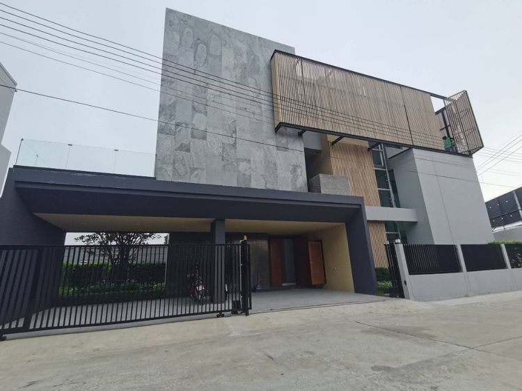 อื่นๆ ตกแต่งครบ 2025 ให้เช่าคฤหาสน์ หรู 3 ชั้น สำหรับที่อยู่อาศัยกึ่งอ๊อฟฟิต รูปที่ 4