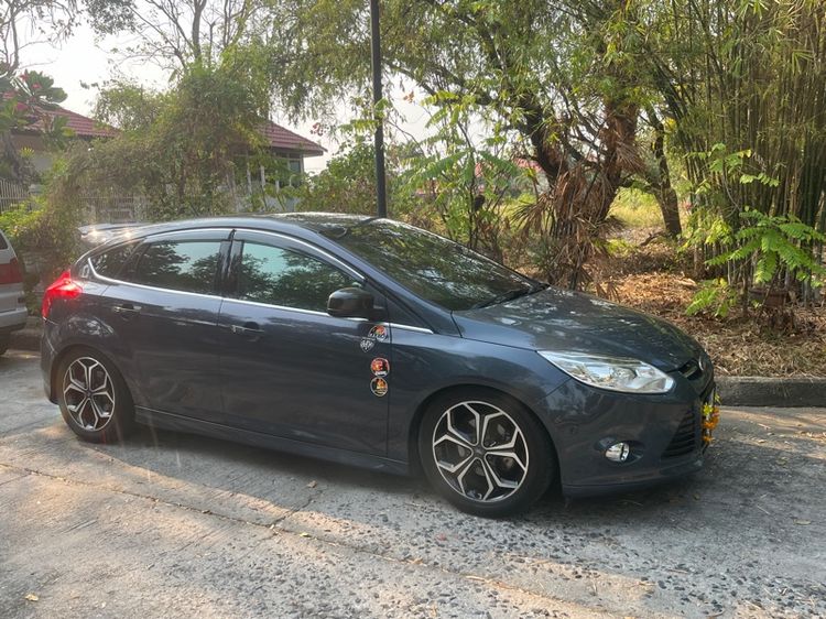 รถ Ford Focus 2.0 Sport สี น้ำเงิน