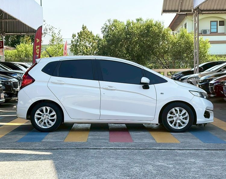 Honda Jazz 2018 1.5 V+ Sedan เบนซิน ไม่ติดแก๊ส เกียร์อัตโนมัติ ขาว รูปที่ 2