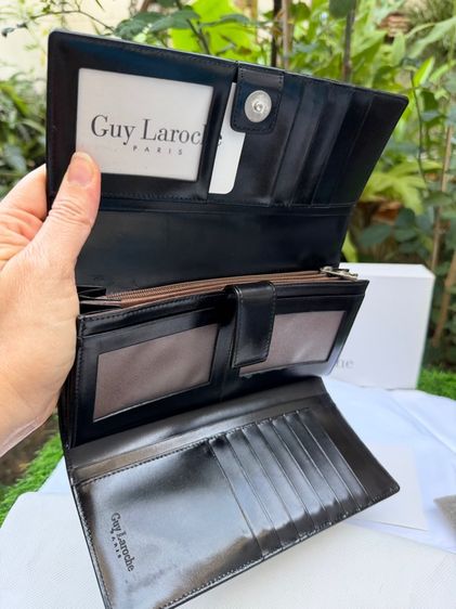 Guy Laroche มือสอง กระเป๋าสตางค์ใบยาว 3 พับ หนังแท้ สีดำ พร้อมกล่อง รูปที่ 2