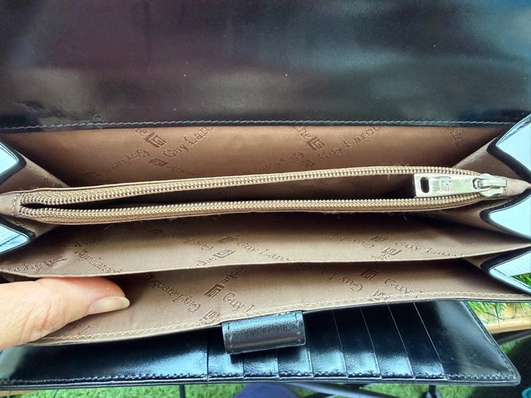 Guy Laroche มือสอง กระเป๋าสตางค์ใบยาว 3 พับ หนังแท้ สีดำ พร้อมกล่อง รูปที่ 15