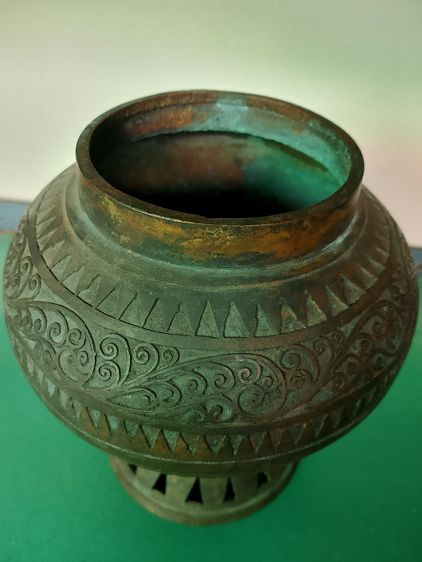 อื่นๆ แจกันทองเหลืองเก่าแก่