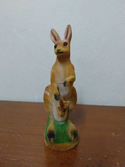 เหมารูปปั้นจิงโจ้และแกะ 