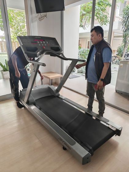 ช่างซ่อมลู่วิ่งไฟฟ้า​Life​fitness​ U.S.Aช่างซ่อมลู่วิ่งไฟฟ้าสุขุมวิท24 ซ่อมได้ทุกรุ่น​ ทุกยี่ห้อ​ ทุกอาการบริการถึงบ้านท่านทั่วไทย