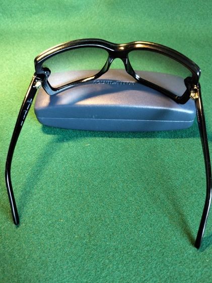 ขอขายแว่นตากันแดดหญิงแบรนด์ Chanel รุ่น 5065 แท้ กระจกมีรหัสสีทูโทนสีดำปนขาวอ่อนๆก้านดำสภาพมีรอยเล็กน้อยตามภาษามือสองแต่กระจกยังใส่ได้สบาย รูปที่ 11