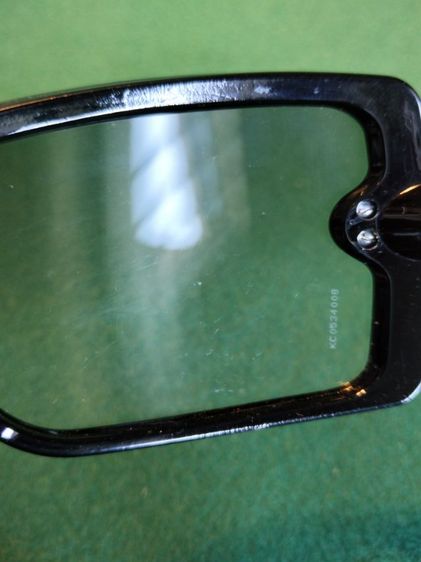 ขอขายแว่นตากันแดดหญิงแบรนด์ Chanel รุ่น 5065 แท้ กระจกมีรหัสสีทูโทนสีดำปนขาวอ่อนๆก้านดำสภาพมีรอยเล็กน้อยตามภาษามือสองแต่กระจกยังใส่ได้สบาย รูปที่ 6