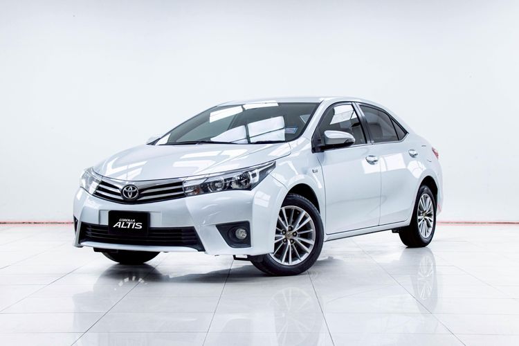 รถ Toyota Altis 1.8 E สี เทา