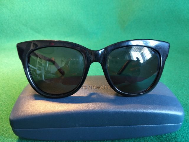 ขอขายแว่นตากันแดดหญิงแบรนด์ Sass and bide รุ่น nara เป็นแว่นตาประเภท hand made แท้ผลิตในจีนแต่ดังในประเทศออสเตรเลียทรง wayfarer กระจกสีดำ รูปที่ 3