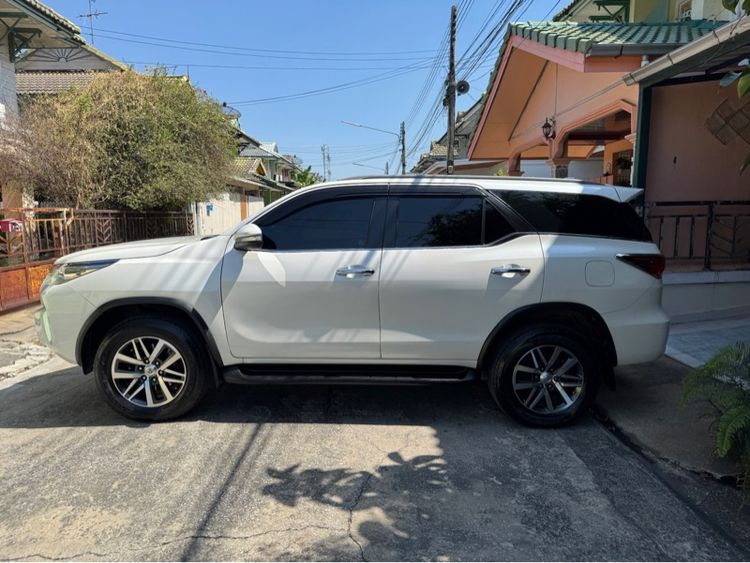 Toyota Fortuner 2016 2.4 V Van ดีเซล เกียร์อัตโนมัติ ขาว รูปที่ 2
