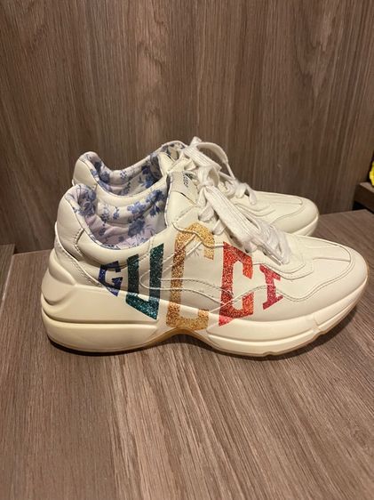 รองเท้าผ้าใบสนีกเกอร์ รูปที่ 3