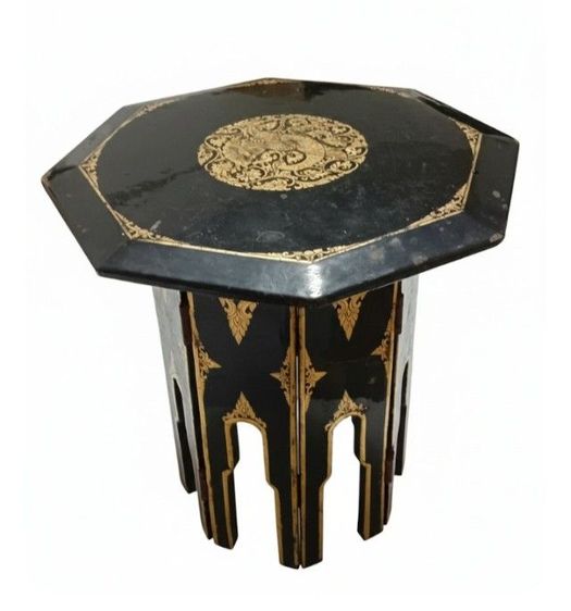 โต๊ะแปดเหลี่ยม