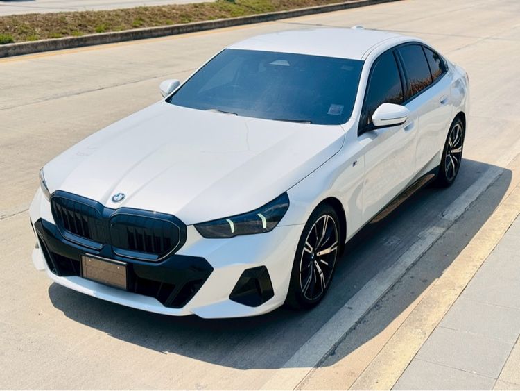 รถ BMW Series 5 520d สี ขาว