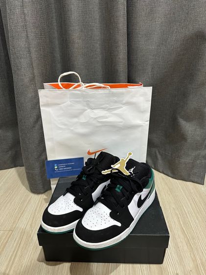 รองเท้าผ้าใบ nike air jordan