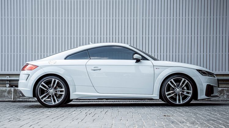 Audi Audi TT  2020 2.0 TFSI Quattro S Line 4WD Sedan เบนซิน ไม่ติดแก๊ส เกียร์อัตโนมัติ ขาว รูปที่ 4