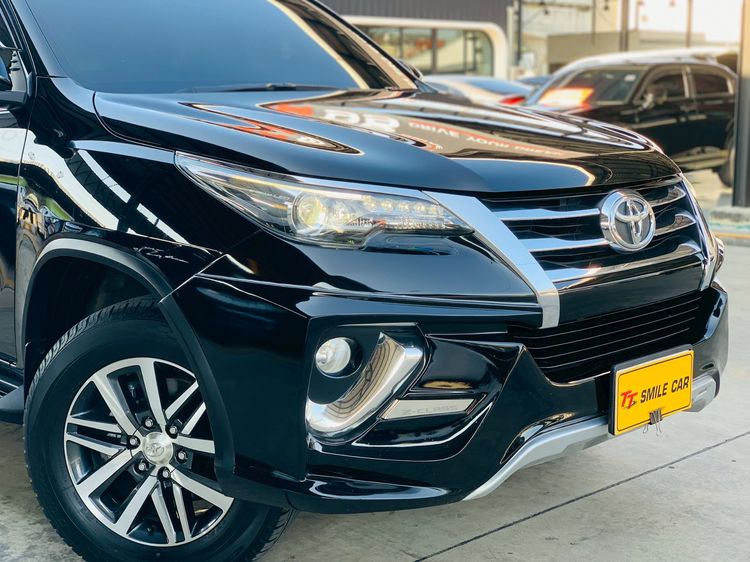 Toyota Fortuner 2017 2.4 V Utility-car ดีเซล ไม่ติดแก๊ส เกียร์อัตโนมัติ ดำ รูปที่ 4