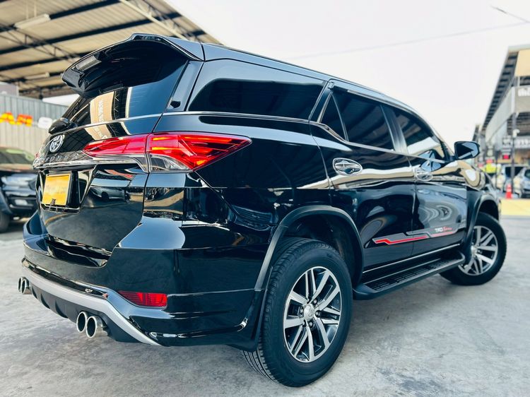 Toyota Fortuner 2017 2.4 V Utility-car ดีเซล ไม่ติดแก๊ส เกียร์อัตโนมัติ ดำ รูปที่ 3