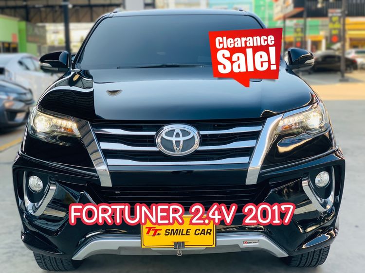 รถ Toyota Fortuner 2.4 V สี ดำ