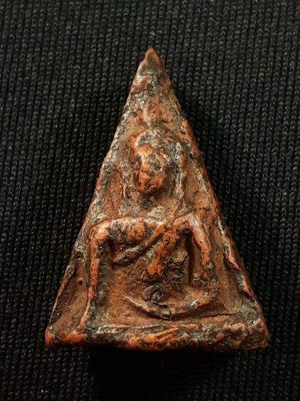 พระนางพญา พิมพ์สังฆาฏิ  กรุวัดนางพญา จ.พิษณุโลก เนื้อดินสภาพสวยสมบูรณ์