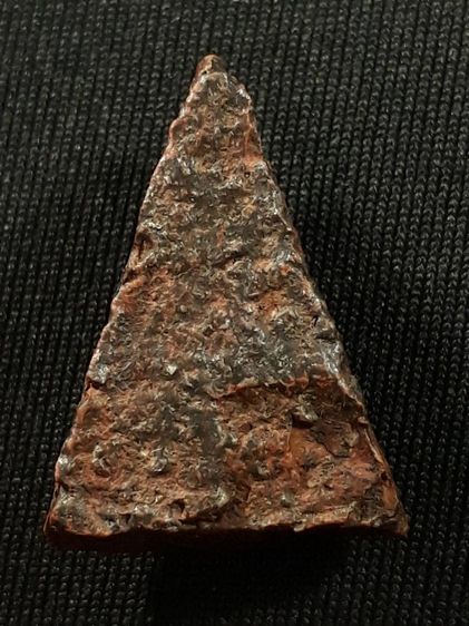 พระนางพญา พิมพ์สังฆาฏิ  กรุวัดนางพญา จ.พิษณุโลก เนื้อดินสภาพสวยสมบูรณ์ รูปที่ 2