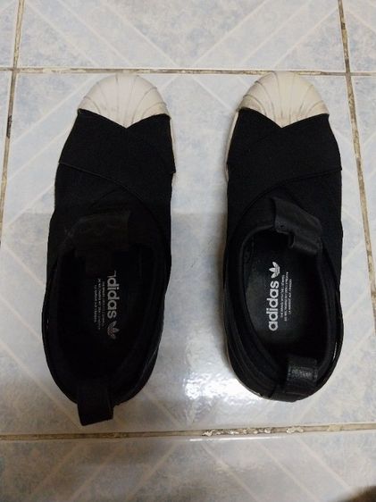 รองเท้า adidas