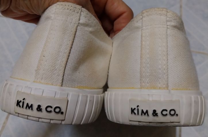 รองเท้าผ้าใบ